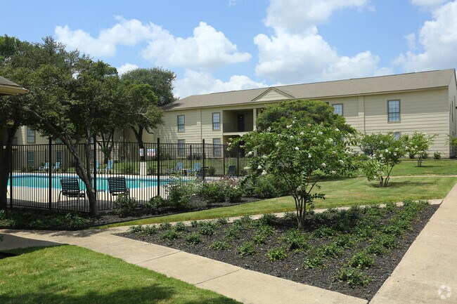 Building Photo - Parks on the Green