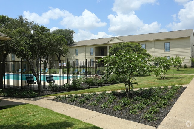 Building Photo - Parks on the Green