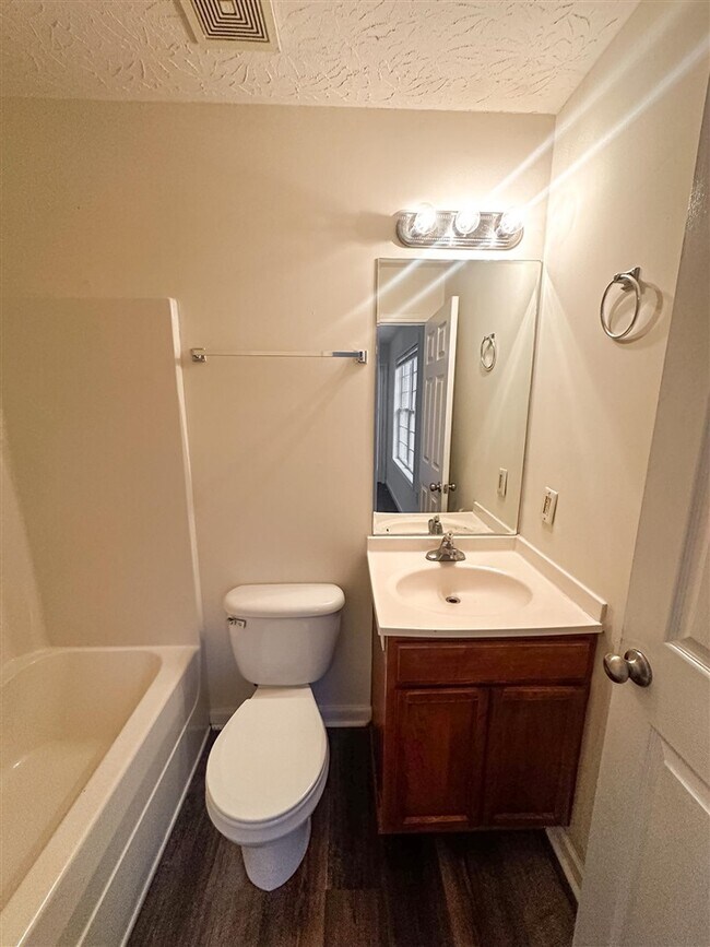 Foto del edificio - 1225 N Lee Dr