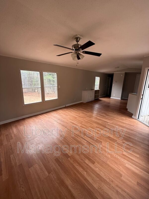 Foto del edificio - 134 Ed Thomas Rd