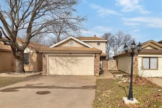 Building Photo - 841 Mica Ln