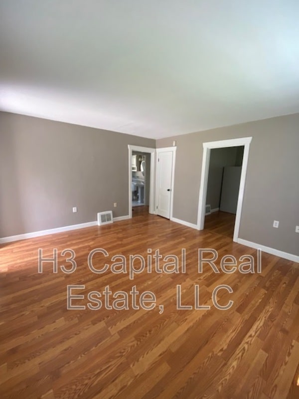 Building Photo - 8 N Cherry St