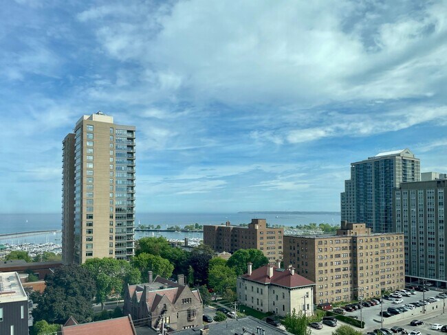 Foto del edificio - Luxury Top-Floor Condo for Rent