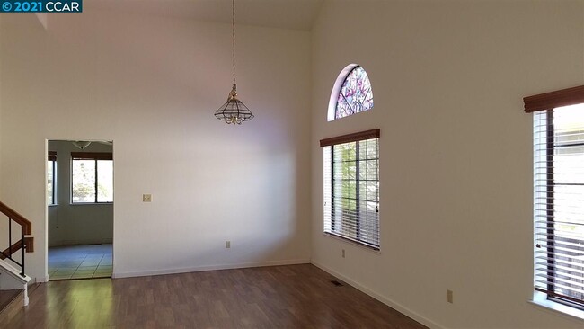 Building Photo - 5567 Deer Run Dr
