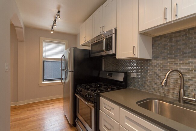 Foto del edificio - 2423 N Kedzie Blvd