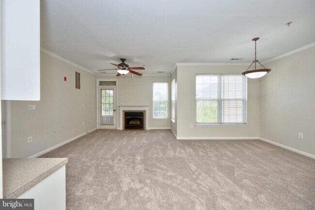 Building Photo - 400 Symphony Cir