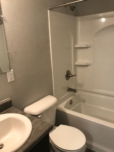 Building Photo - Woodland Park - Red Oak