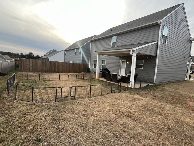 Building Photo - 588 Greenlee Rd
