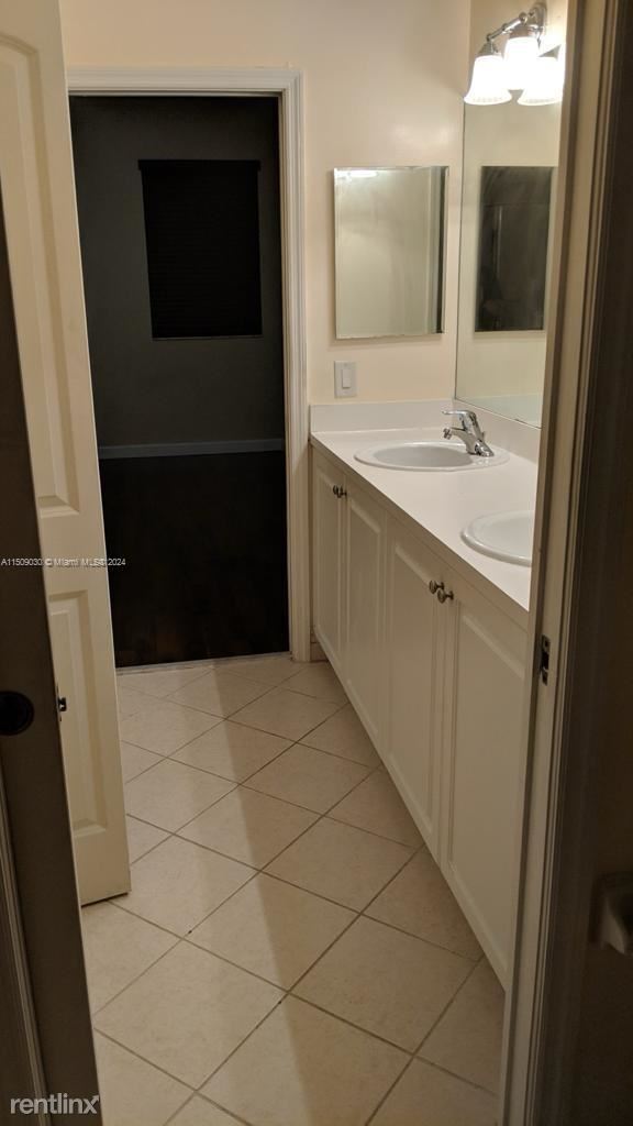 Foto del edificio - 4 br, 3.5 bath Townhome - 23433 SW 112th Ct