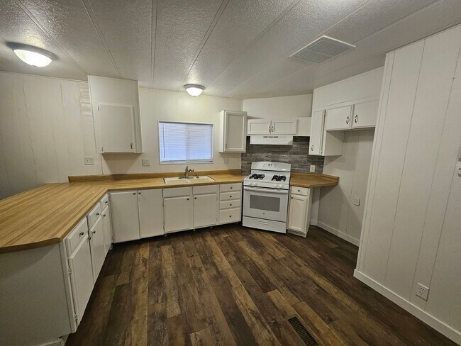 Foto del edificio - 2 Bedroom Mobile Home in Bullhead City