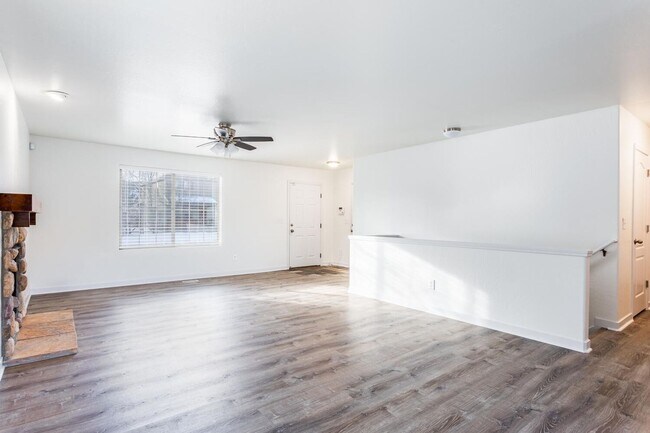Building Photo - Tranquil Retreat in Trailside