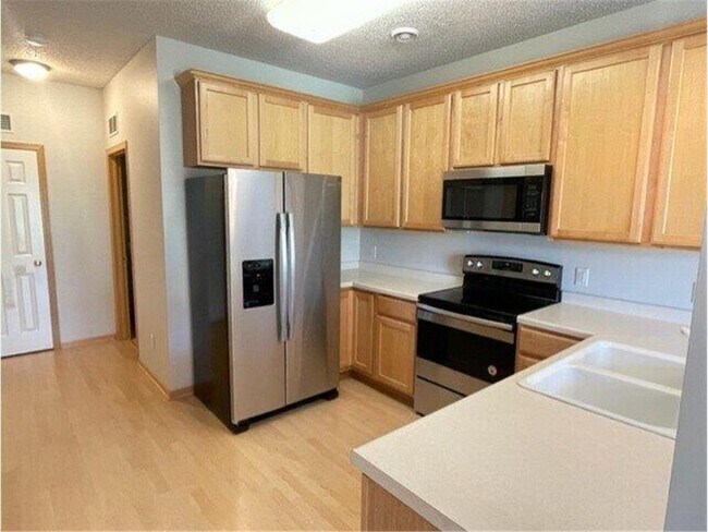 Foto del edificio - 6597 Olive Ln N