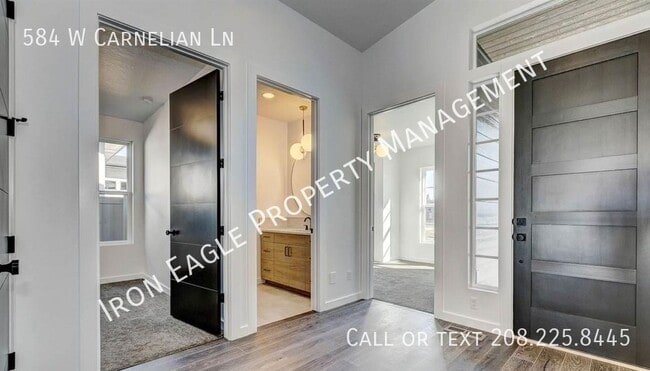 Building Photo - 584 W Carnelian Ln