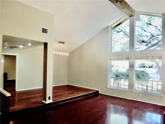 Building Photo - 11100 Balcones Woods Cir