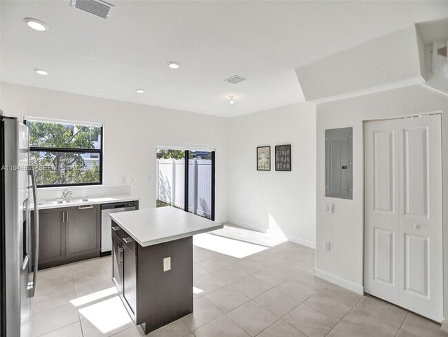 Building Photo - 3436 W 111th Pl