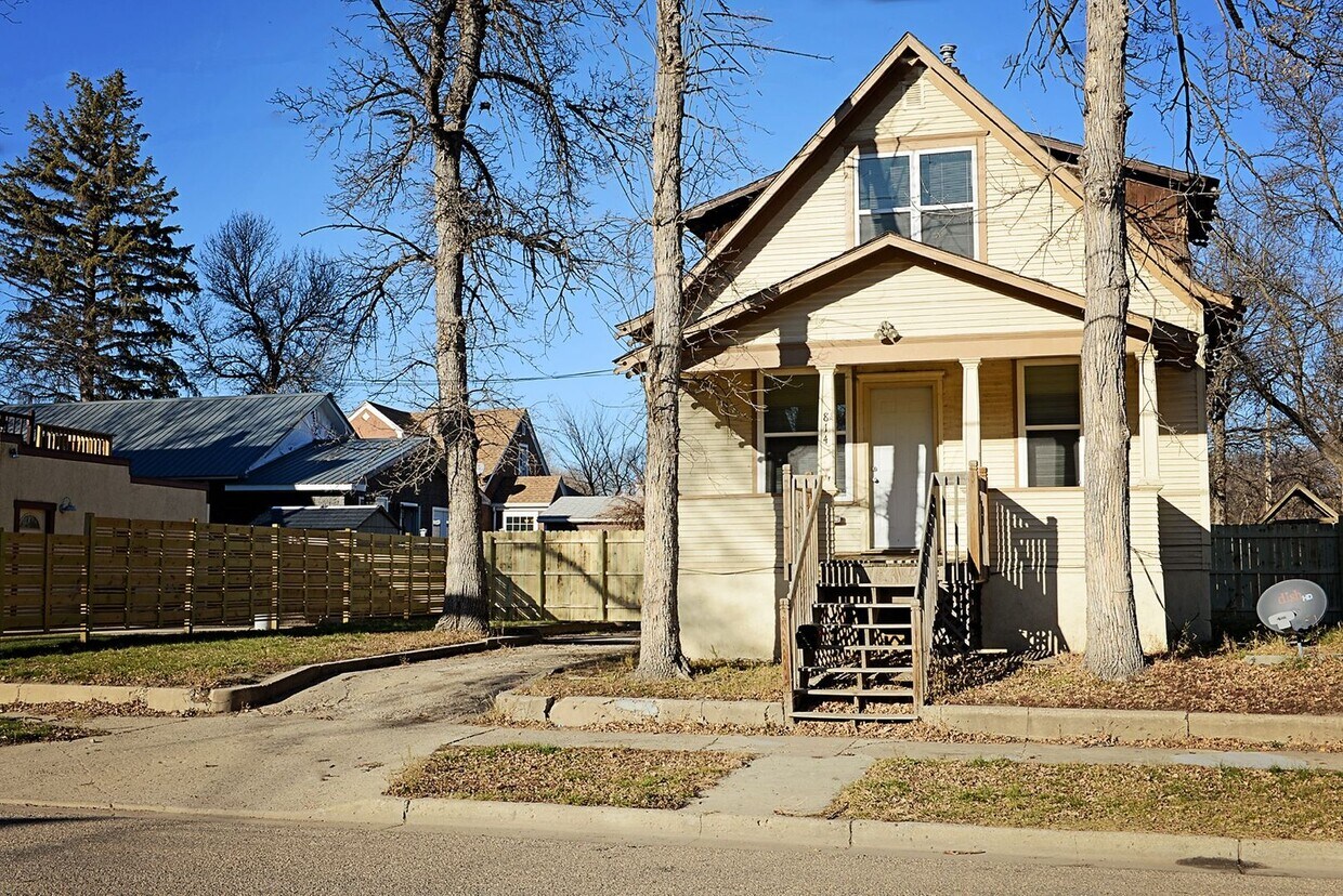 Foto principal - 814 2nd Avenue NW