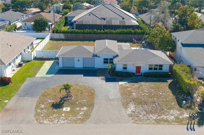 Building Photo - 714 105th Ave N