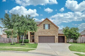 Building Photo - 207 Denfield Ct