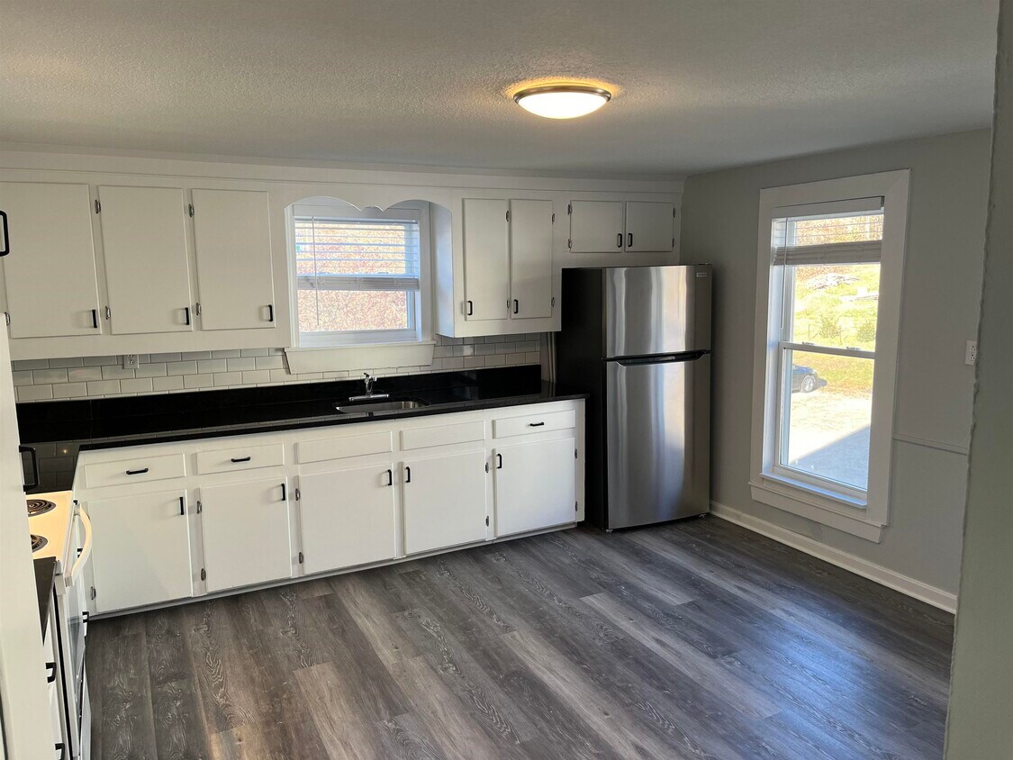 424848 Broadway Unit 3, Pembroke, NH 03275 Room for Rent in Pembroke, NH