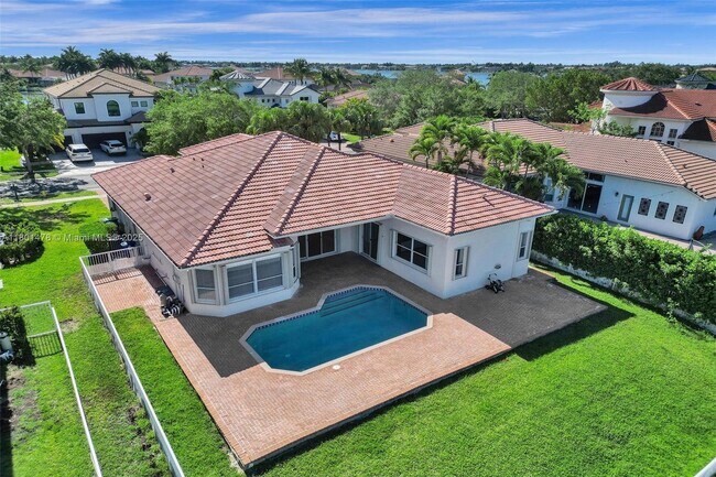 Foto del edificio - 3360 SW 195th Terrace