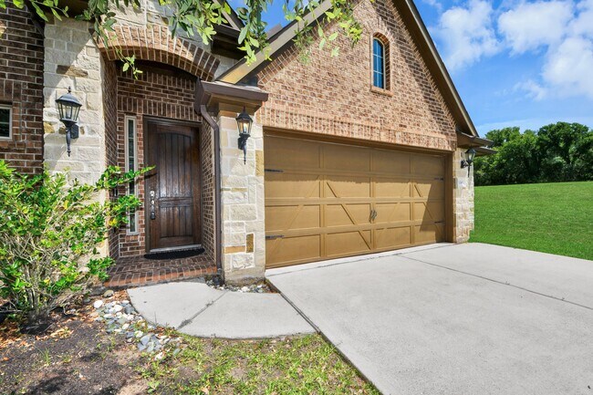 Building Photo - 6243 Garden Lakes Ln