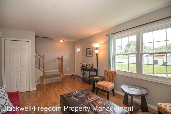 Building Photo - 3 br, 3.5 bath House - 8683 Point of Woods Dr