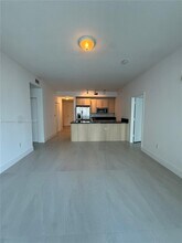 Building Photo - 1111 SW 1st Ave