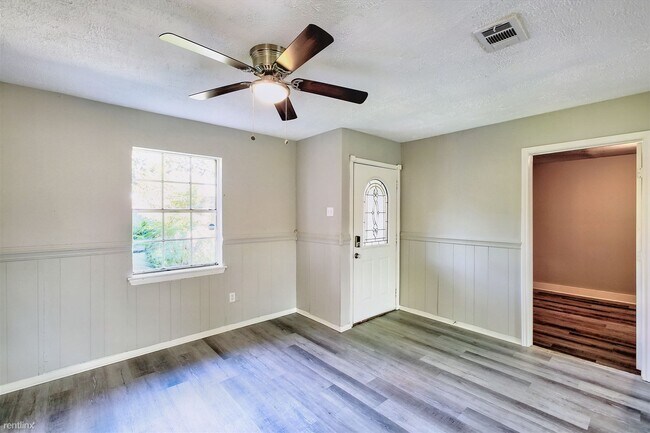 Building Photo - 3 br, 1.5 bath House - 12919 S Coast Dr