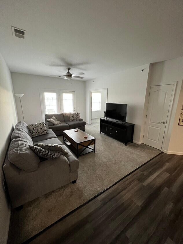 Foto principal - 12333 Waterstone Ln