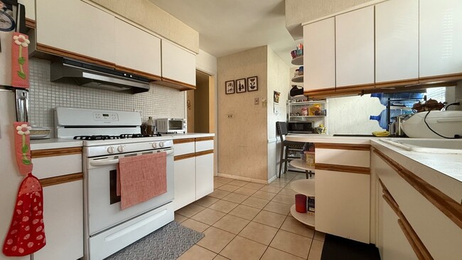 Building Photo - 8507 N Olcott Ave