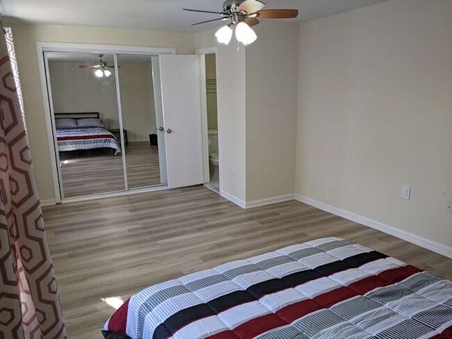Building Photo - 7913 Central Park Cir