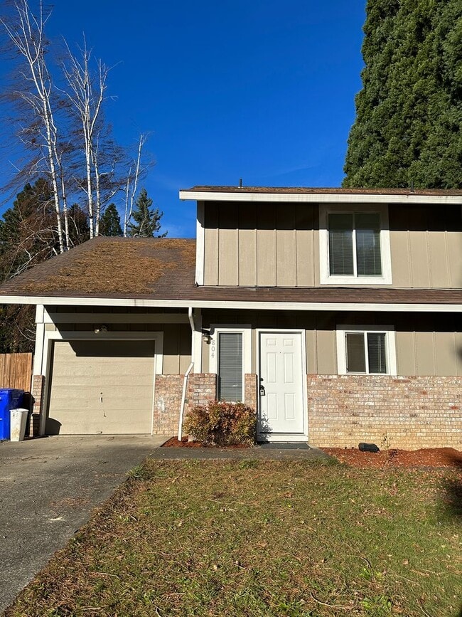 Building Photo - 804814-814 SE Cochran Dr