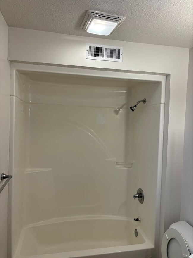 Building Photo - 1 Bedroom Efficiency on Wawasee - Year Round Rental!