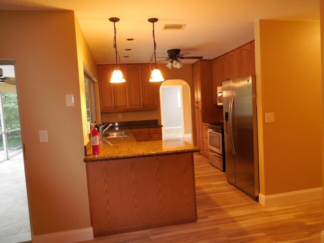 Building Photo - 1681 Wyndcliff Dr
