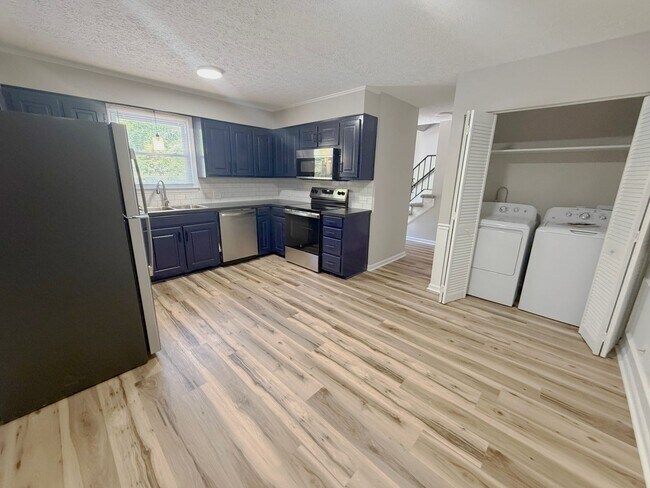 Foto del edificio - Freshly Renovated Townhome 3 Bed, 1.5 Bath