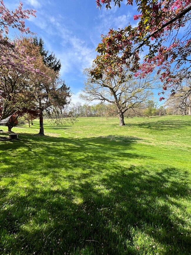 Building Photo - 3 Bd / 2.5 Bth Council Rock Townhome