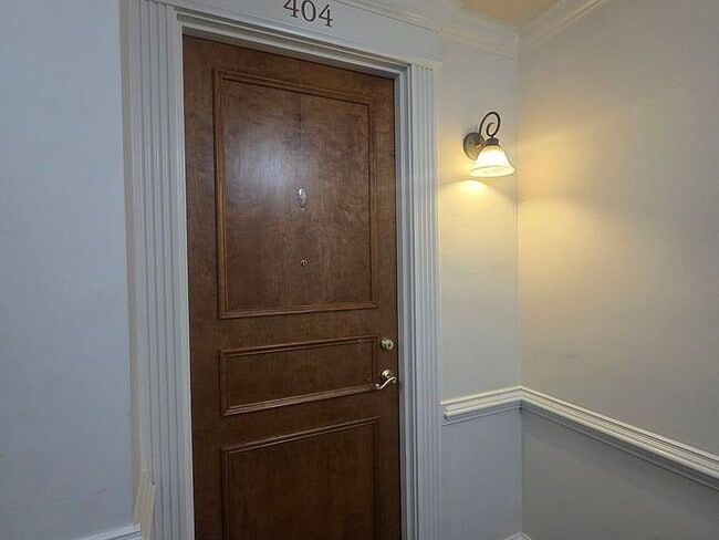 Foto del edificio - "Charming 2-Bed, 2-Bath Spacious Retreat in Norfolk - 1,500 Sq Ft of Modern Comfort!"