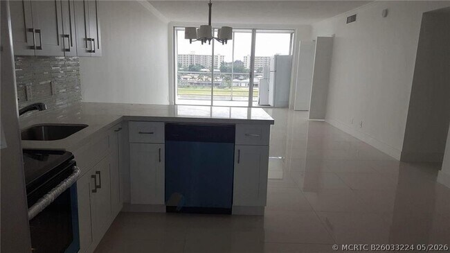 Foto del edificio - 3150 N Course Ln