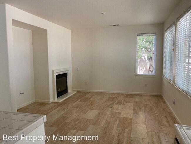 Building Photo - 4 br, 2.5 bath House - 574 Almanor St