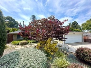 Building Photo - 3909 Maricopa Dr