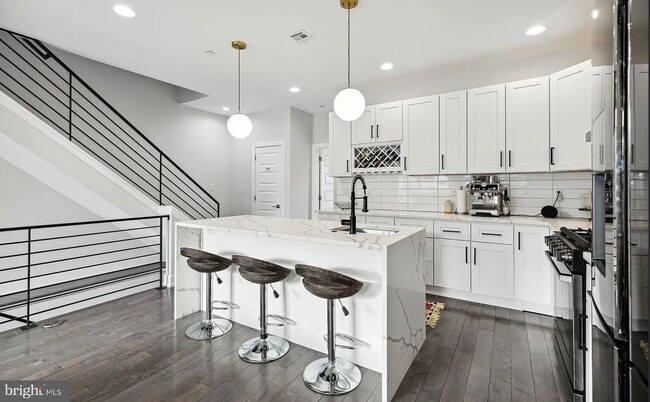 Building Photo - 2813 Tilton St