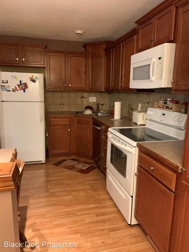 Building Photo - 3 br, 3 bath House - 705 Canyon Drive