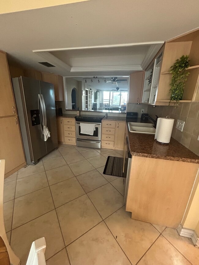 Building Photo - 2621 Cove Cay Dr