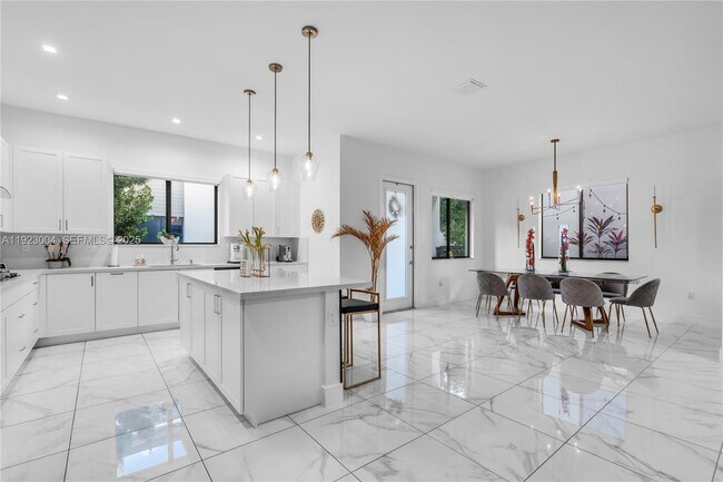 Foto del edificio - 4363 NW 81st Ave