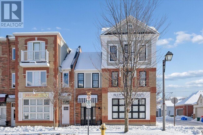 Photo du bâtiment - 2740 Bur Oak Ave