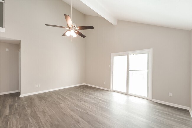 Foto del edificio - 5630 Gineridge Dr