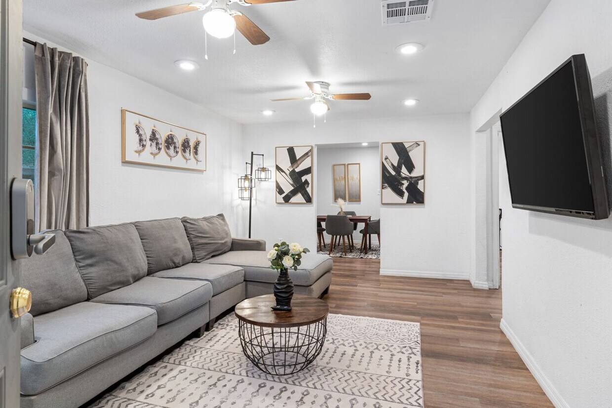 Foto principal - 3701 1/2 E Osborne Ave