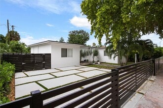 Building Photo - 1581 Normandy Dr