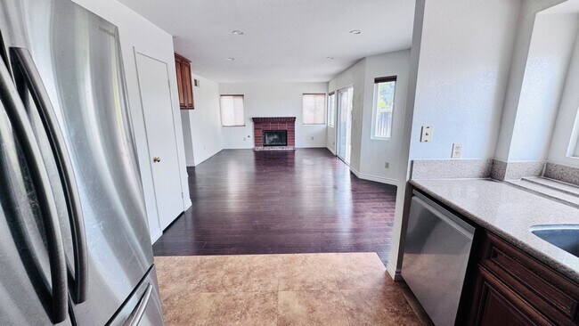 Foto del edificio - Bright. Modern. Walkable. – 4BR/3BA Home N...