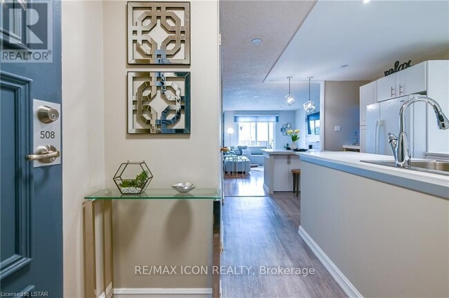 Building Photo - 1106 Jalna Blvd